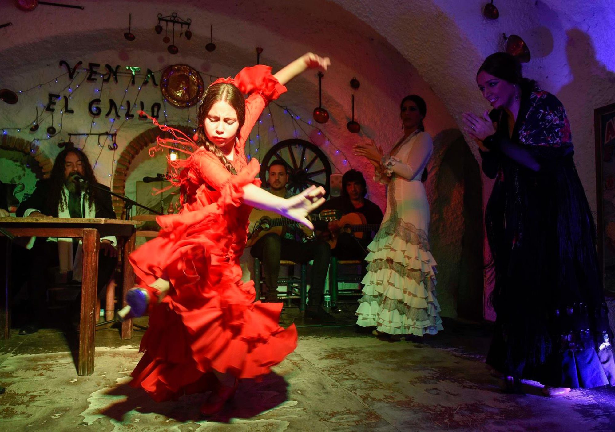 reservar con menu cena transporte bus traslado Espectáculo show Flamenco zambra gitana flamenca tablao cueva venta el gallo en de granada